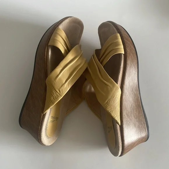 Dansko Avalon Leather Criss Cross Strap Mustard Yellow Wedge Sandals size 39 EU - Picture 6 of 9